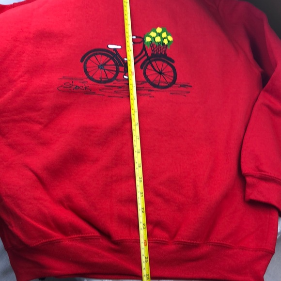 Sweatshirt TOP, NWT Female Design cut full - Picture 4 of 8